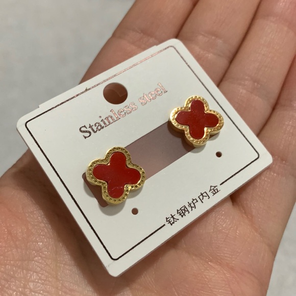 Red and Gold Clover Earrings - Picture 9 of 16